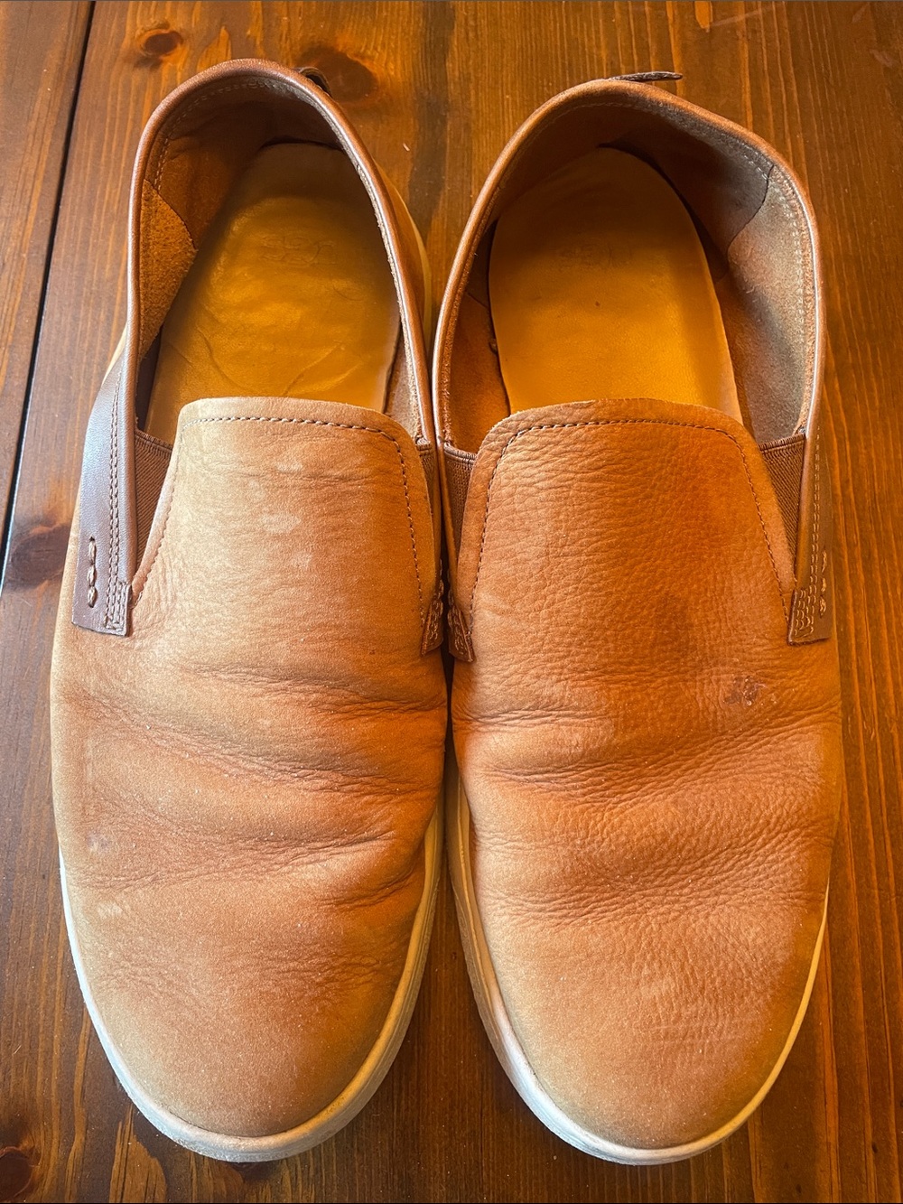 Men's Slip-On Leather Casual Shoes in Tan size 11 Uggs